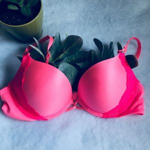 Victoria’s Secret bombshell plunge push up bra 36A